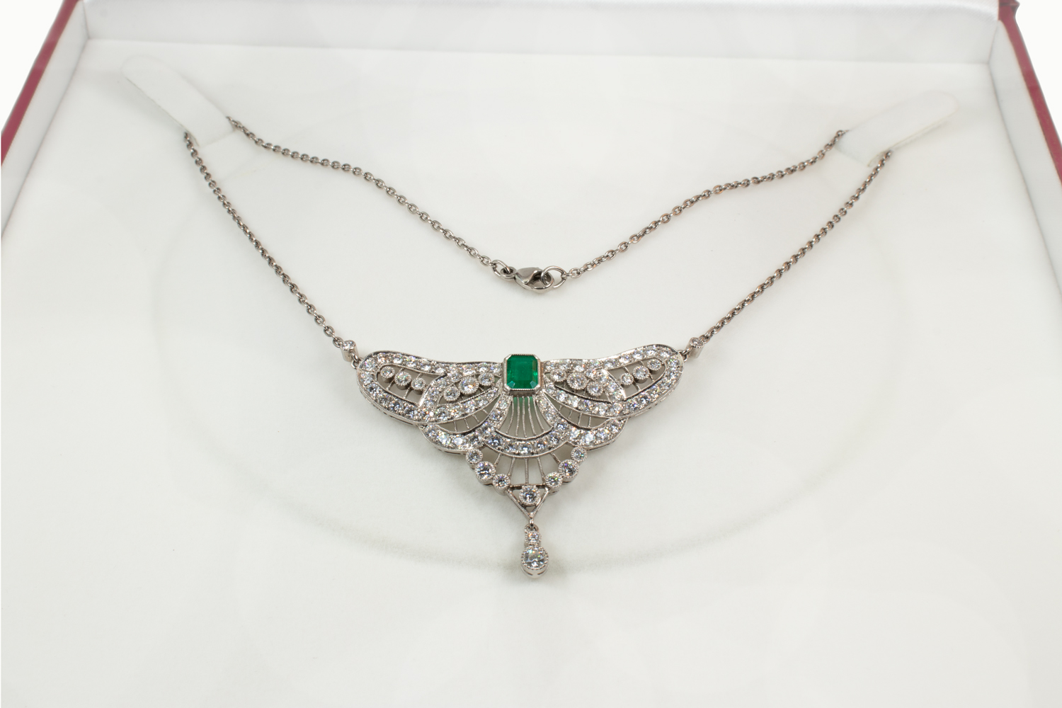 Vintage Natural Diamond Necklace with an Emerald