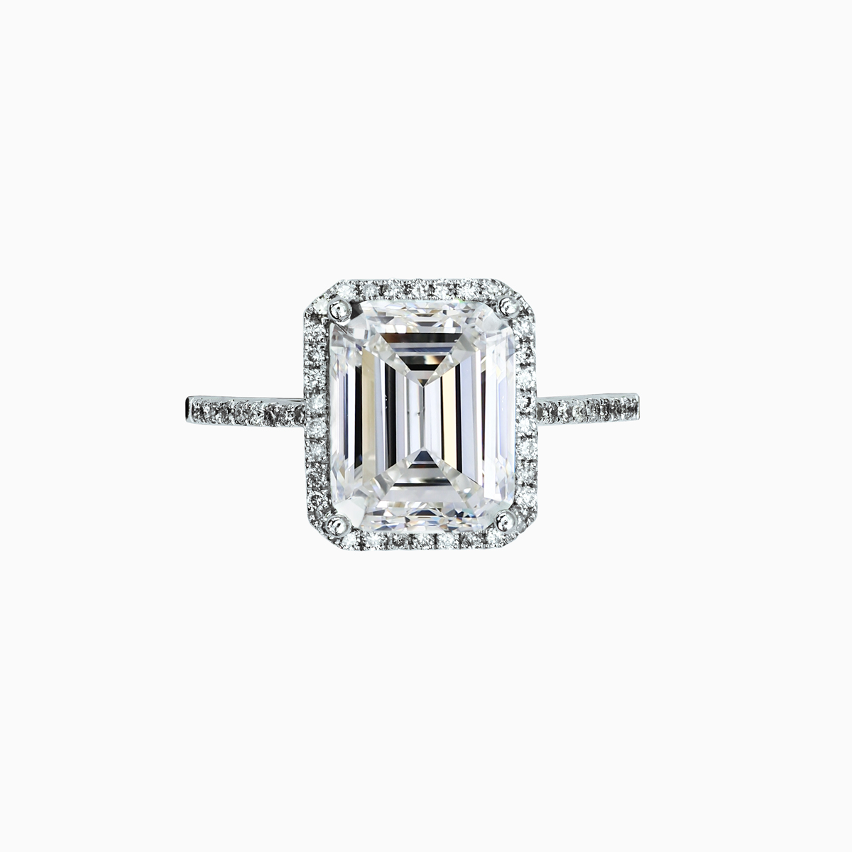 Diamond Halo Ring in 18k White Gold