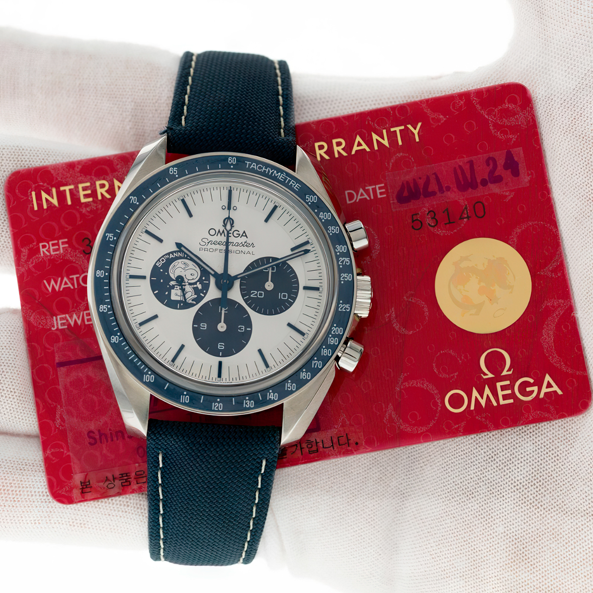 Omega Speedmaster Professional Moonwatch Snoopy Award 310.32.42.50.02.001
