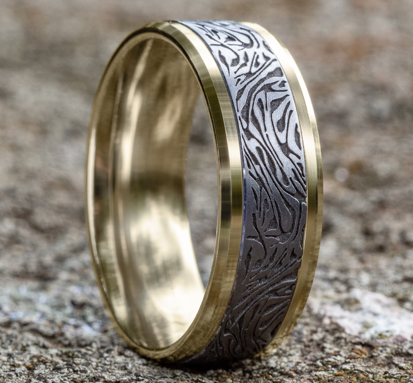 Faux Mokume Pattern Tantalum Center 14k Yellow Gold Men's Band, 8mm