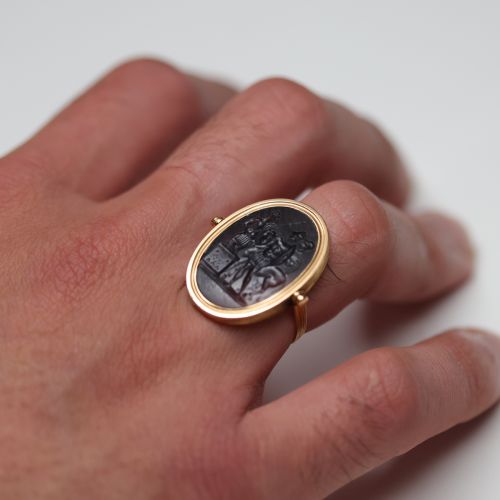 16th Century Agate Cameo Coat of Arms Signet Ring, Gold