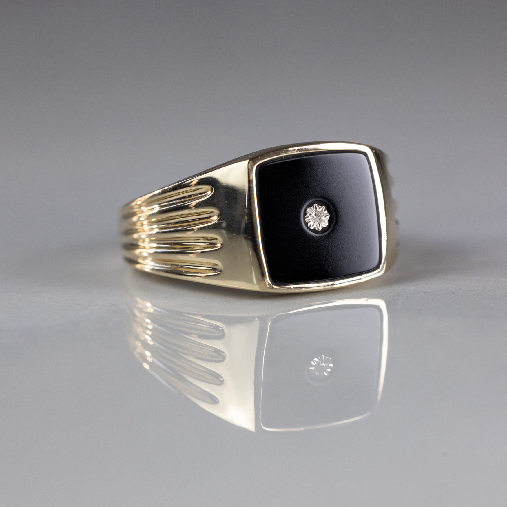Natural Onyx and Diamond Men's Ring, 14k Yellow Gold